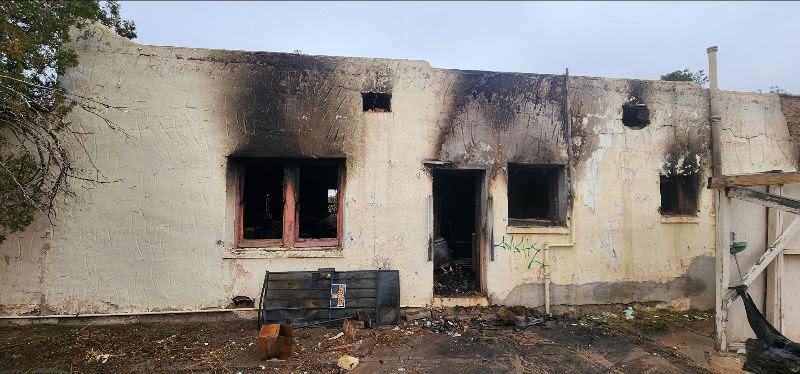 Incendio en Las Cruces: Bomberos Controlan Fuego en Vivienda Abandonada sin Lesionados