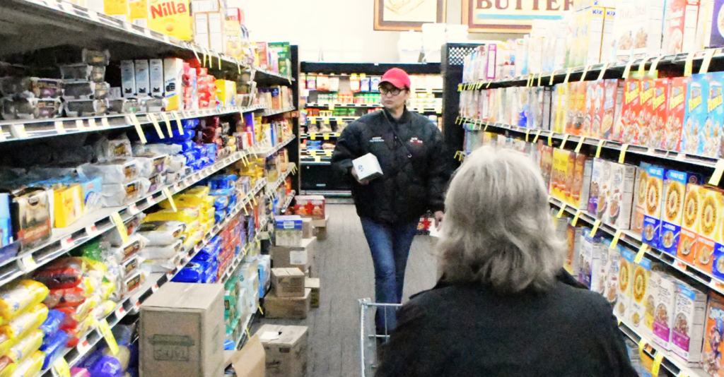 Campaña Comunitaria en Albuquerque Transforma Vida de Adultos Mayores Sin Hogar