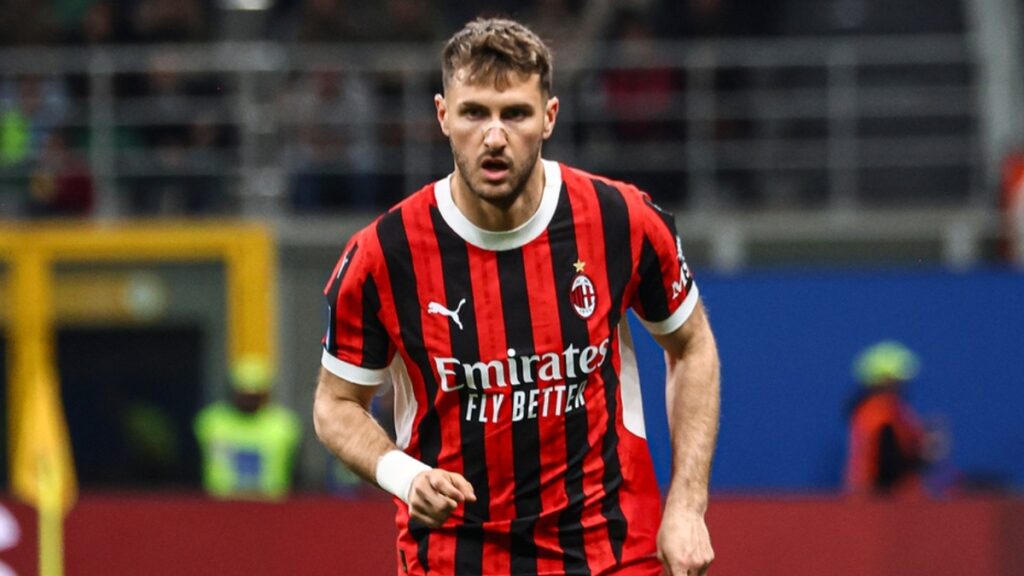 Santiago Gimenez Enfrenta Nueva Competencia en el AC Milan con el Fichaje de un Goleador Alemán