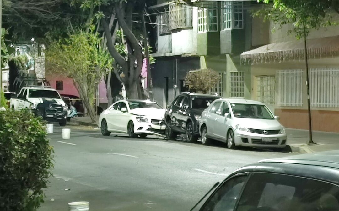 Atacan a pareja en auto de lujo en Venustiano Carranza: conductor pierde la vida
