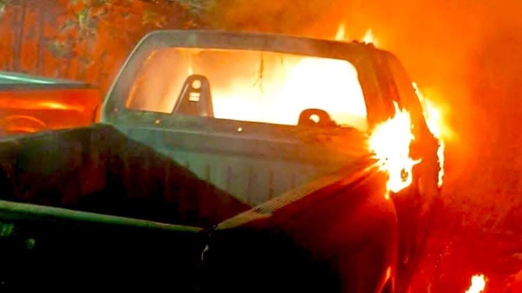 Incendio en Palmar de Bravo: Atacan Casa y Autos del Exalcalde Adán Silva Valeriano