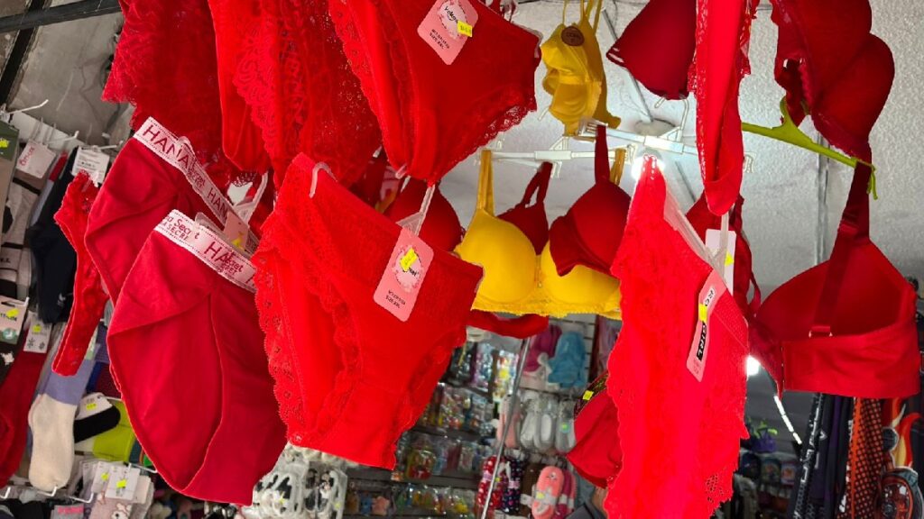 Calzones de Colores: El Ritual de Año Nuevo que Promueve Fe y Prosperidad