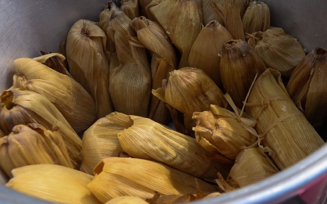 Familia de Saltillo Sin Descanso por Alta Demanda en la Venta de Tamales