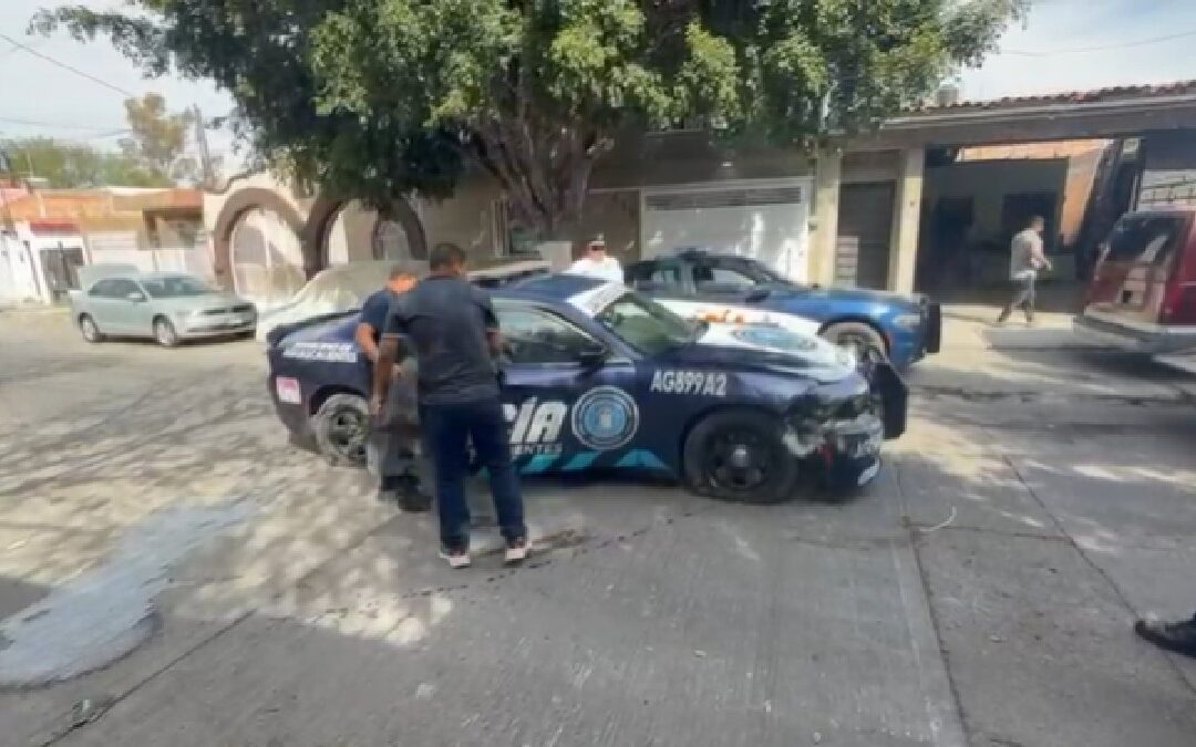 Hombre roba patrulla de la Policía Vial de Aguascalientes y provoca accidente