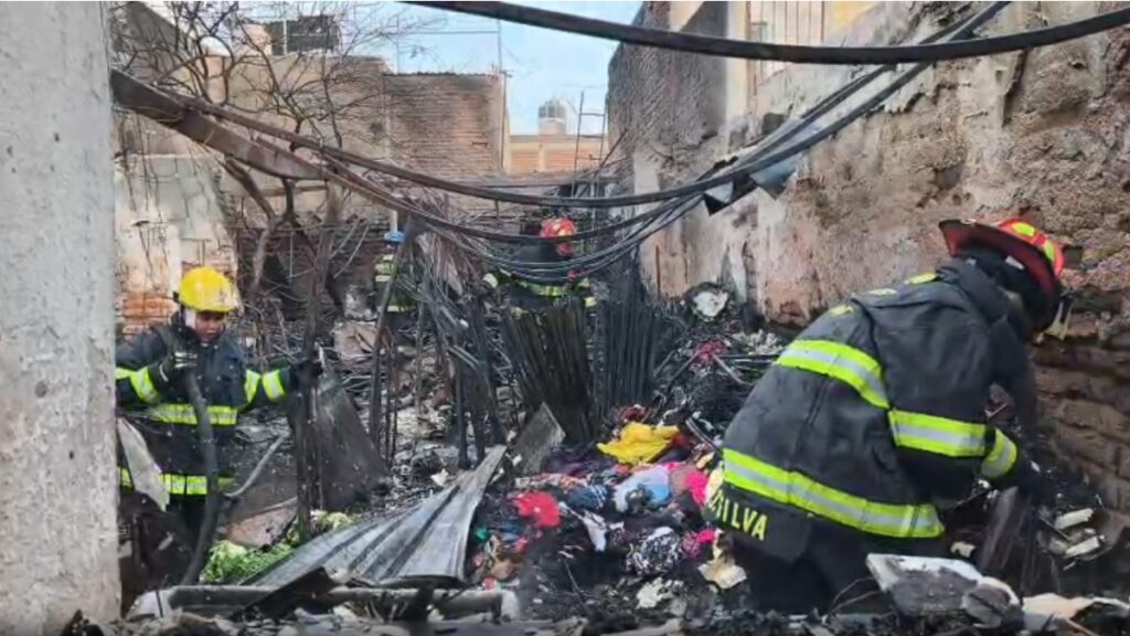 Incendio en Tonalá: Fuego Destruye Casa y Cobra la Vida de 3 Perritos