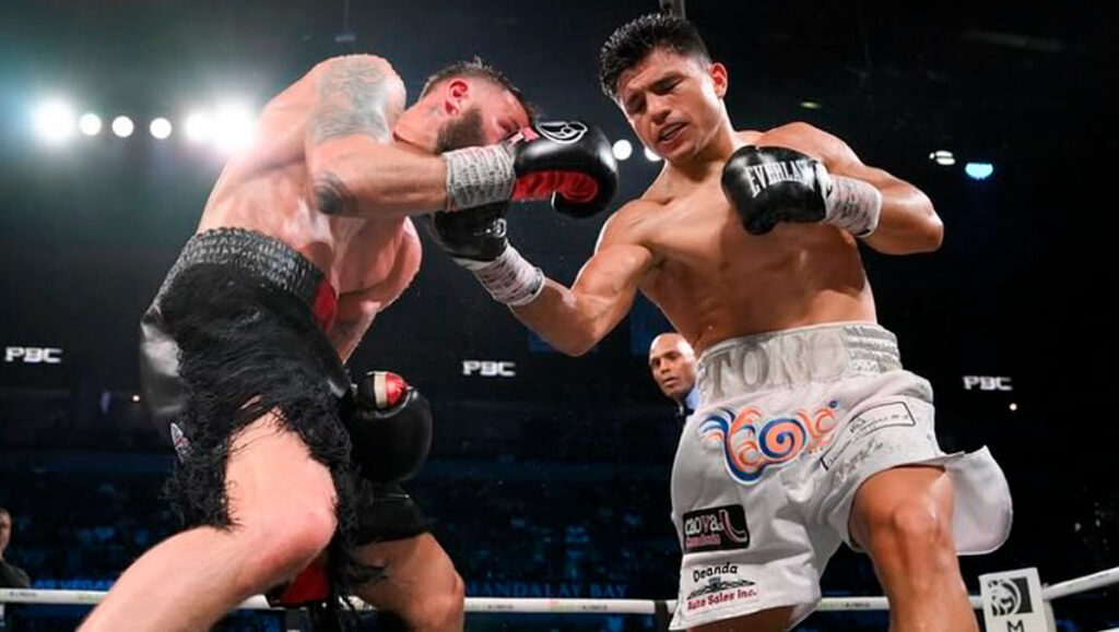 ¡Cinturón de campeón! El Toro Reséndiz ahora ostenta el título que ganó Crawford a Canelo Álvarez