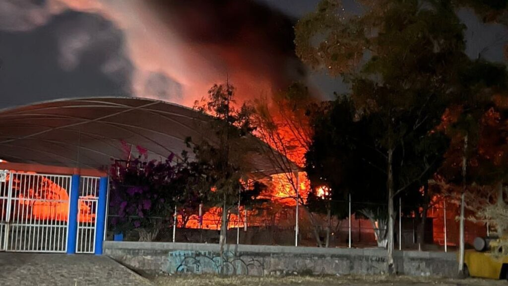 Incendio en la comunidad de Sauceda, Guanajuato, causa pérdida total de un aula en SABES