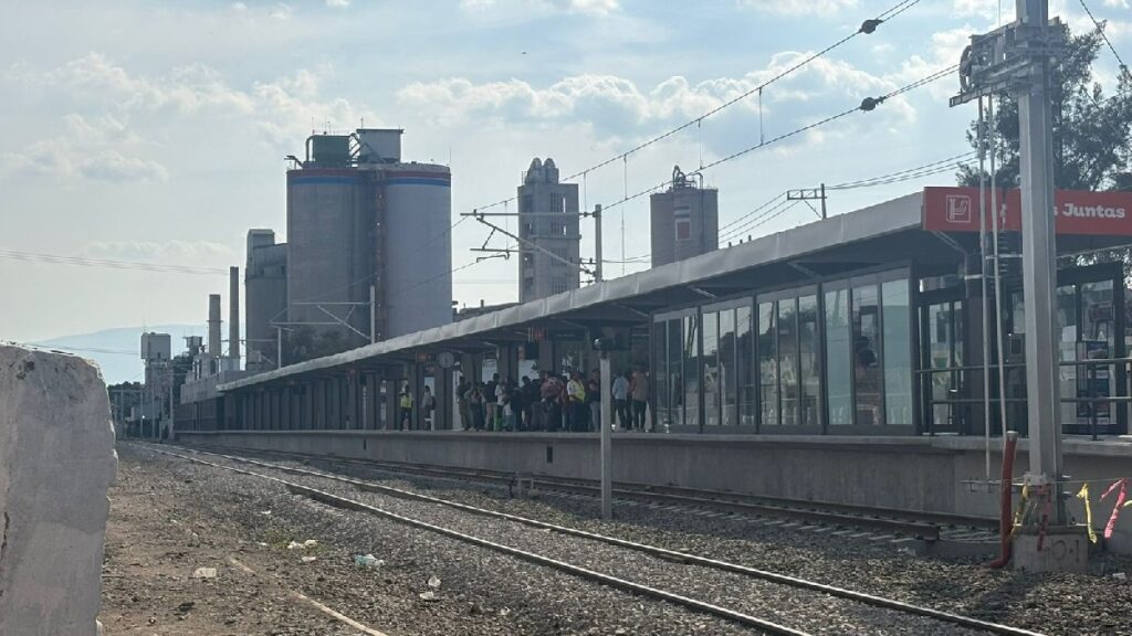 Usuarios de la Línea 4 del Tren Ligero se Opone al Aumento de Tarifa por Obras Inconclusas e Inseguridad