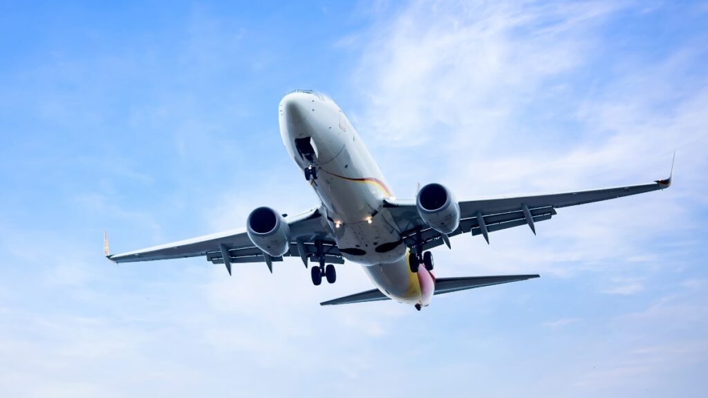 Muerte de Pasajero Desvía Vuelo de Madrid a Monterrey Hacia Canadá