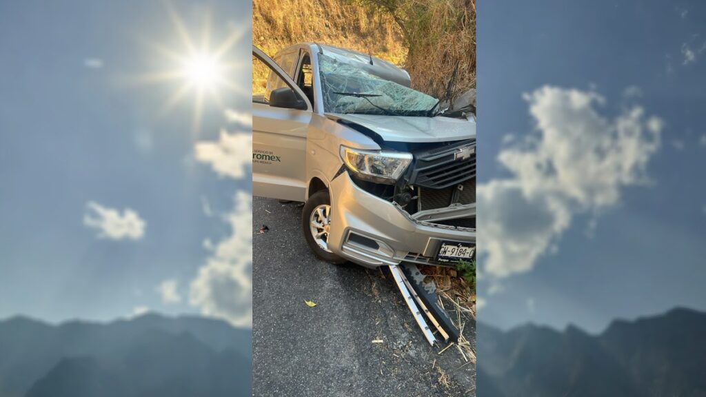 Choque en Colima: Tráiler invade carril y causa lesiones en el puente de Beltrán