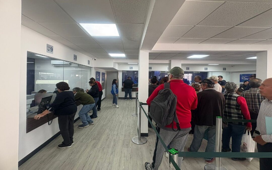 Largas Filas para el Pago del Predial en San Nicolás: Segundo Día de 2026
