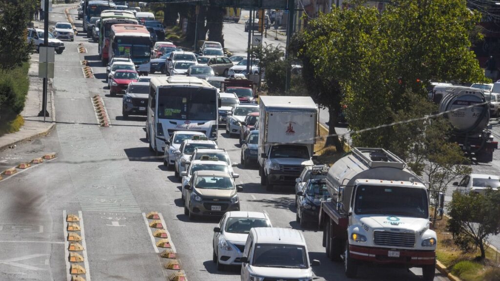 Hoy No Circula: ¿Qué Autos Descansan en CdMx y Edomex Hoy, 3 de Enero de 2026?