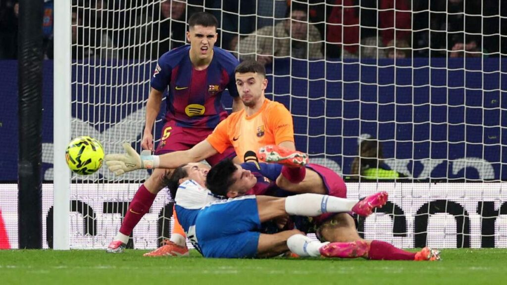 Polémica jugada de Joan García en el Espanyol vs Barcelona sorprende a todos