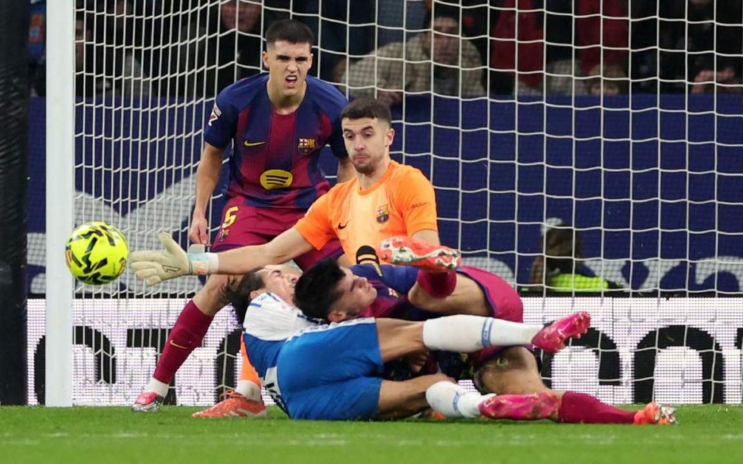 Polémica jugada de Joan García en el Espanyol vs Barcelona sorprende a todos
