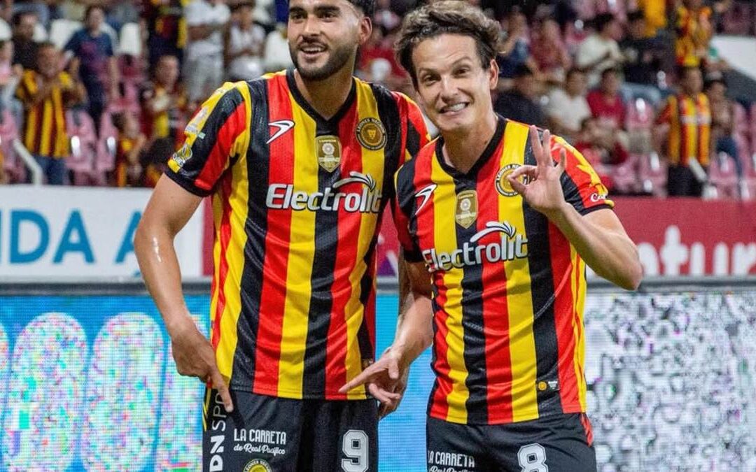 Lesión Grave de Carlos Fierro en el Partido UDG vs Rayados: ¡Mira el Impactante Video!