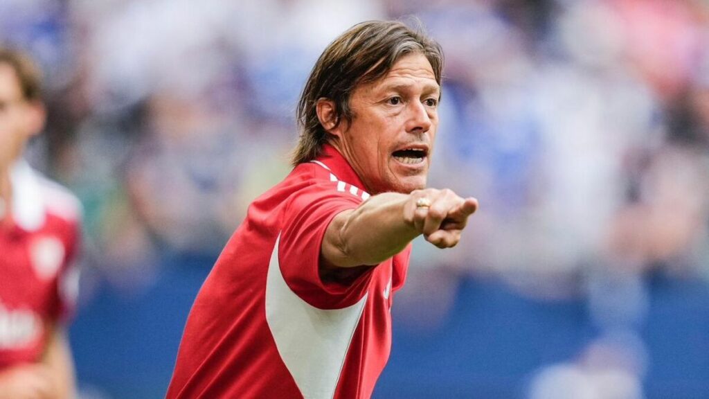 Matías Almeyda en el Sevilla: Crisis tras goleada y demandas de los aficionados
