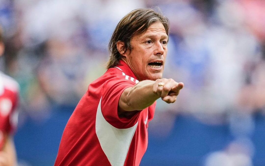Matías Almeyda en el Sevilla: Crisis tras goleada y demandas de los aficionados