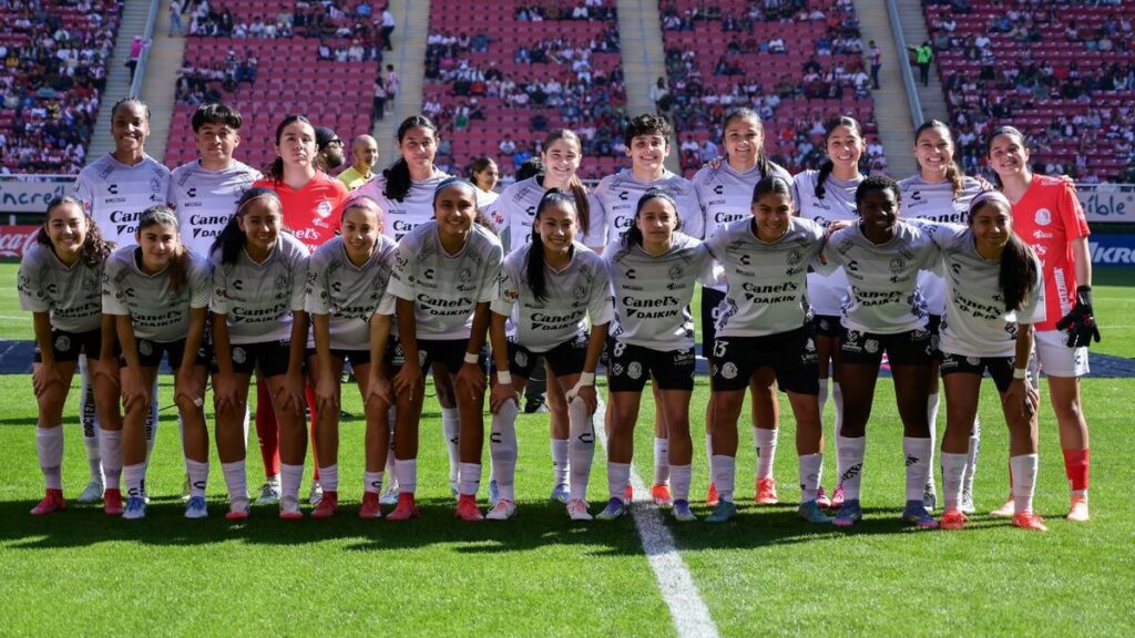 San Luis Femenil Estrena Uniforme Genérico en su Debut de la Liga MX Femenil