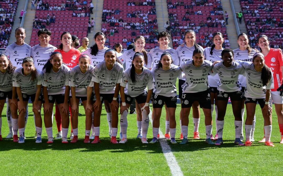 San Luis Femenil Estrena Uniforme Genérico en su Debut de la Liga MX Femenil
