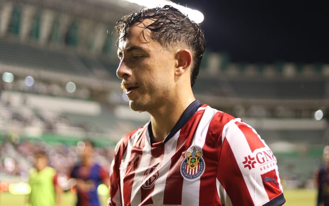Chivas Confirma la Salida Oficial de Alan Mozo: Una Despedida Emotiva