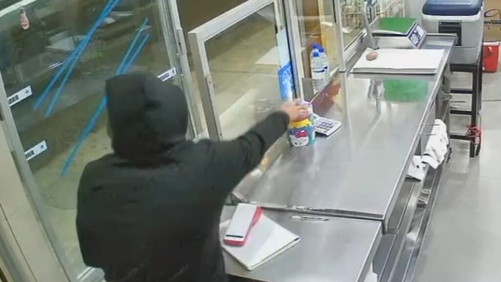 Asalto en Tortillería de Monterrey: Hombre Roba Bote de Propinas | VIDEO