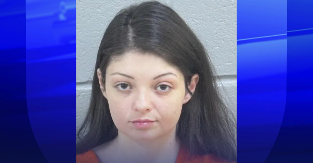 Mujer Arrestada en Midland por Asalto con Cuchillo a Su Madre