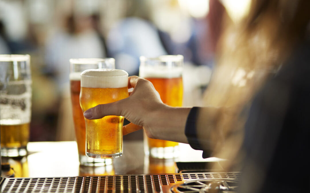 Arvada Inaugura su Nueva Zona de Consumo Común: Un Brindis Comunitario en Olde Town