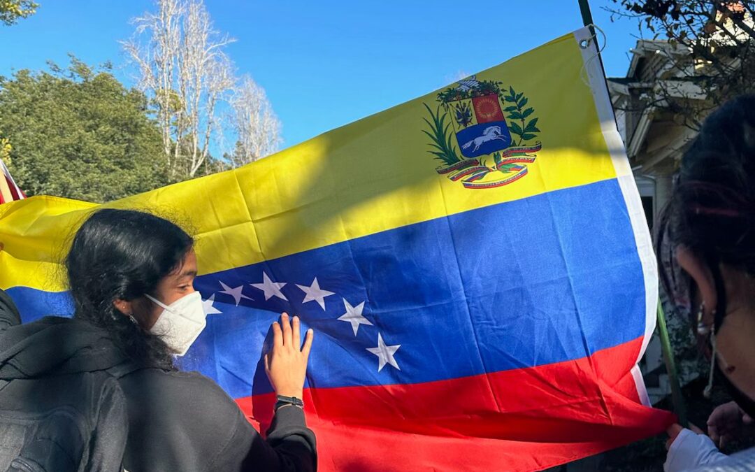 Marcha estudiantil en Santa Cruz contra la intervención de EE. UU. y políticas de inmigración