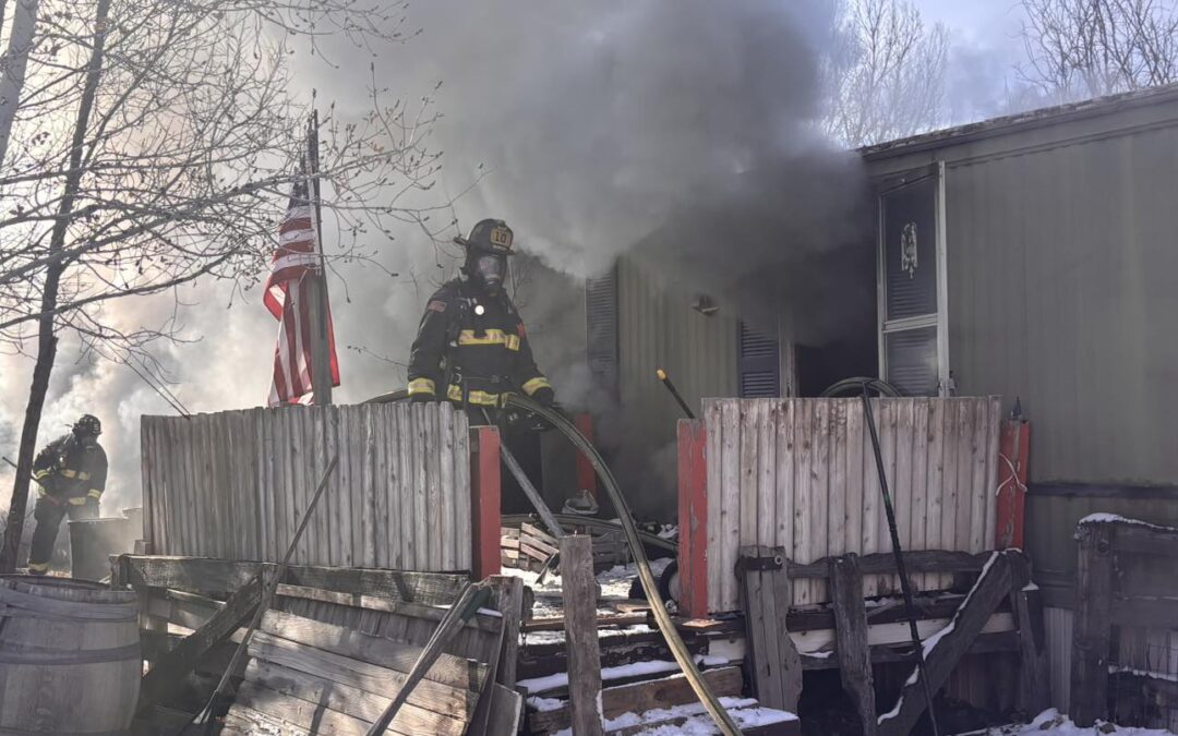 Incendio en casa móvil en Fort Collins: Un gato fallece y calles cerradas por emergencia