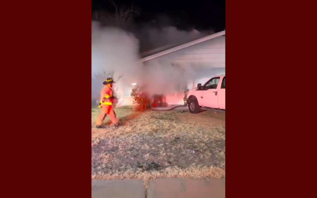 Rescate de perro tras un incendio estructural en Albuquerque