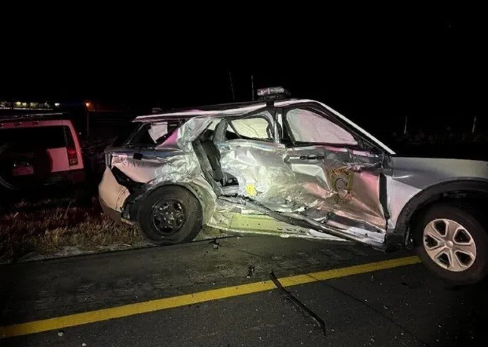 Accidente en la I-25: Patrullero Herido Tras Persecución de Conductora en Sentido Contrario