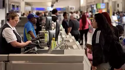 Atención: Viajar sin Real ID Ahora Cuesta 45 Dólares en Verificación de Identidad