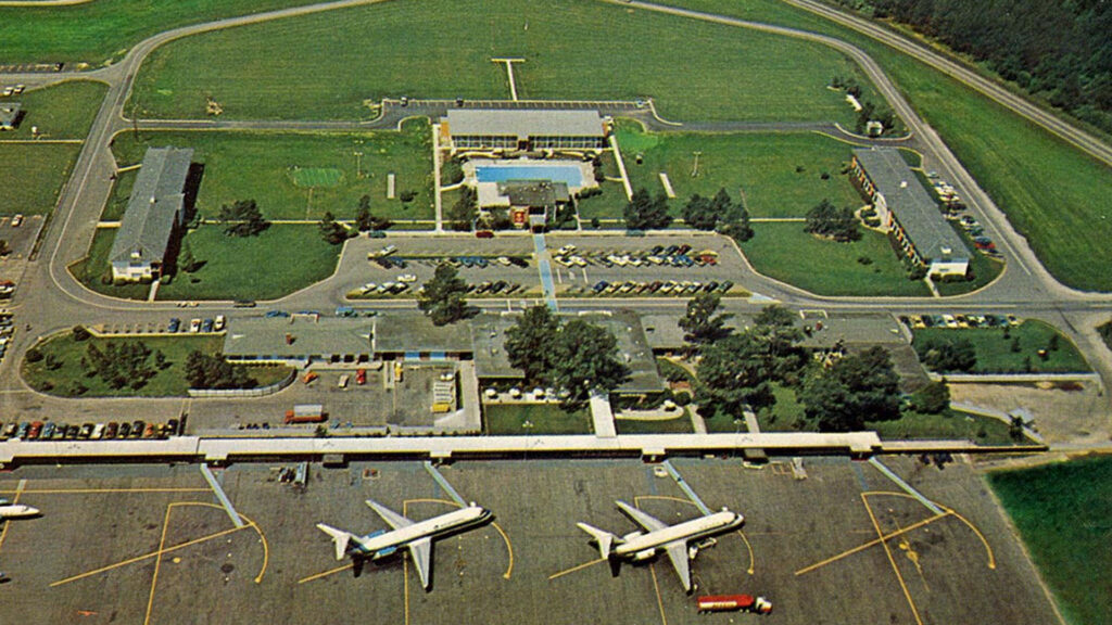 Avioneta se vuelca en el aeropuerto de Augusta, Kansas: Piloto a salvo tras incidente