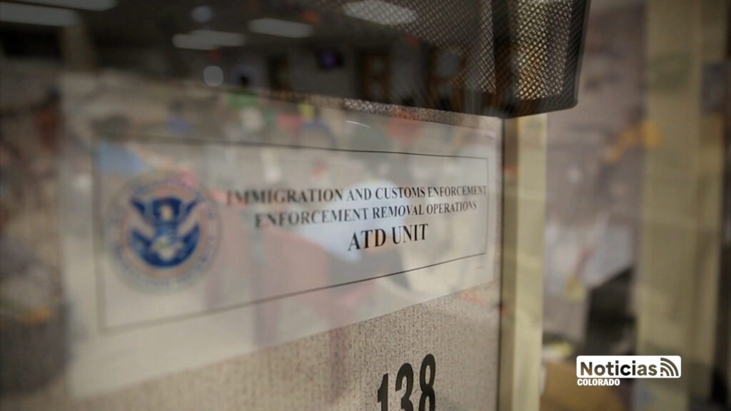 Congresistas Pueden Inspeccionar Centros de Detención de ICE Sin Aviso: Nuevo Fallo Judicial