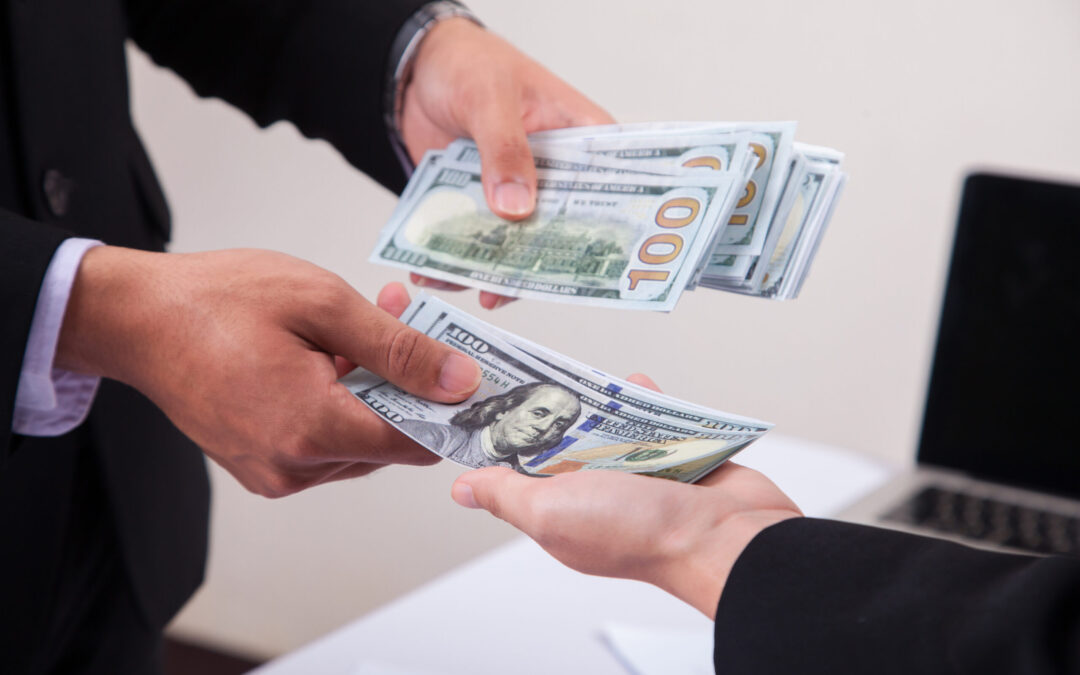 Propuesta en Kansas para elevar el salario mínimo a 16 dólares por hora