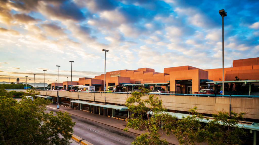 Reanudación de operaciones en el Sunport de Albuquerque tras amenazada de seguridad