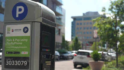 Multas de Estacionamiento en Denver: Comparación Nacional Revela Costos Moderados