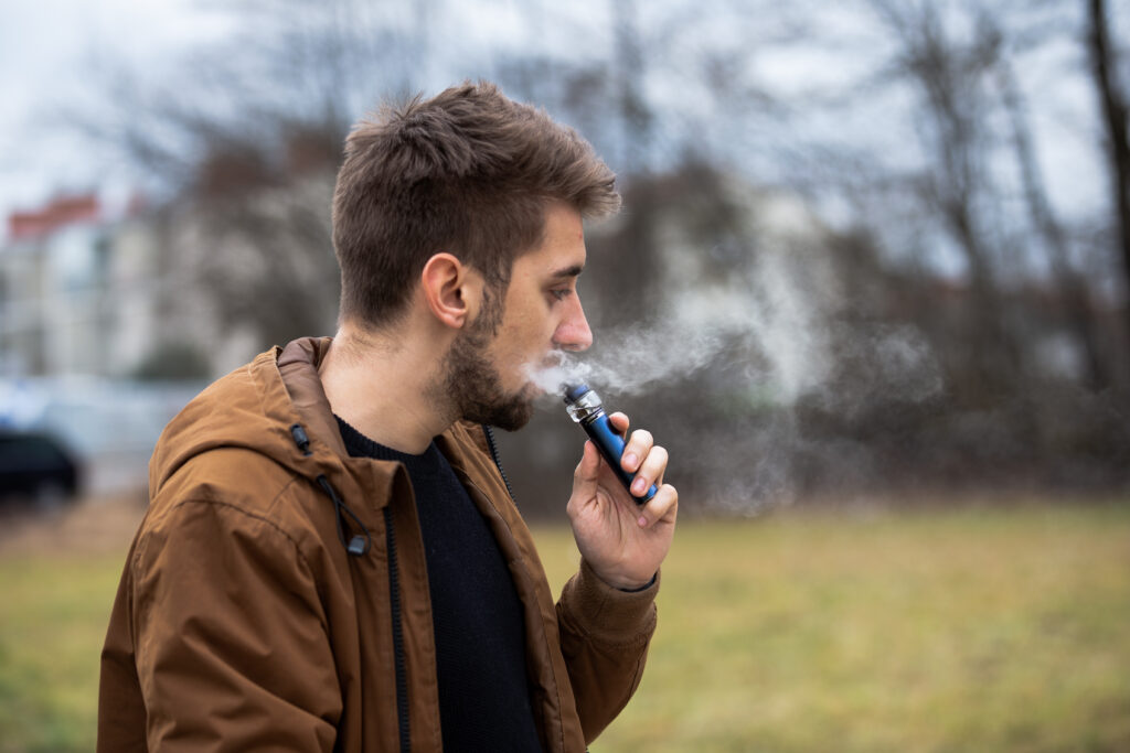 Aumento Alarmante del Vapeo Juvenil en Escuelas Intermedias de Colorado: Una Crisis en Salud