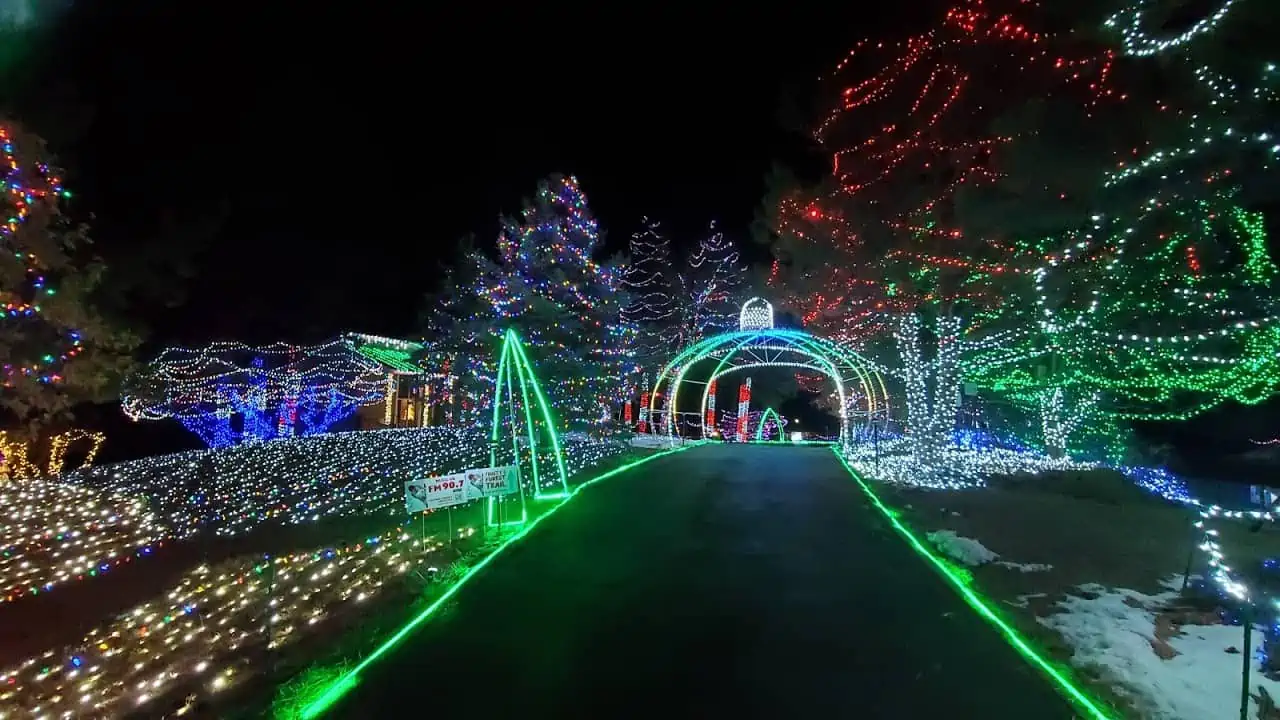 El Festival de Luces de Franktown Cierra Anticipadamente Debido a Afluencia Masiva