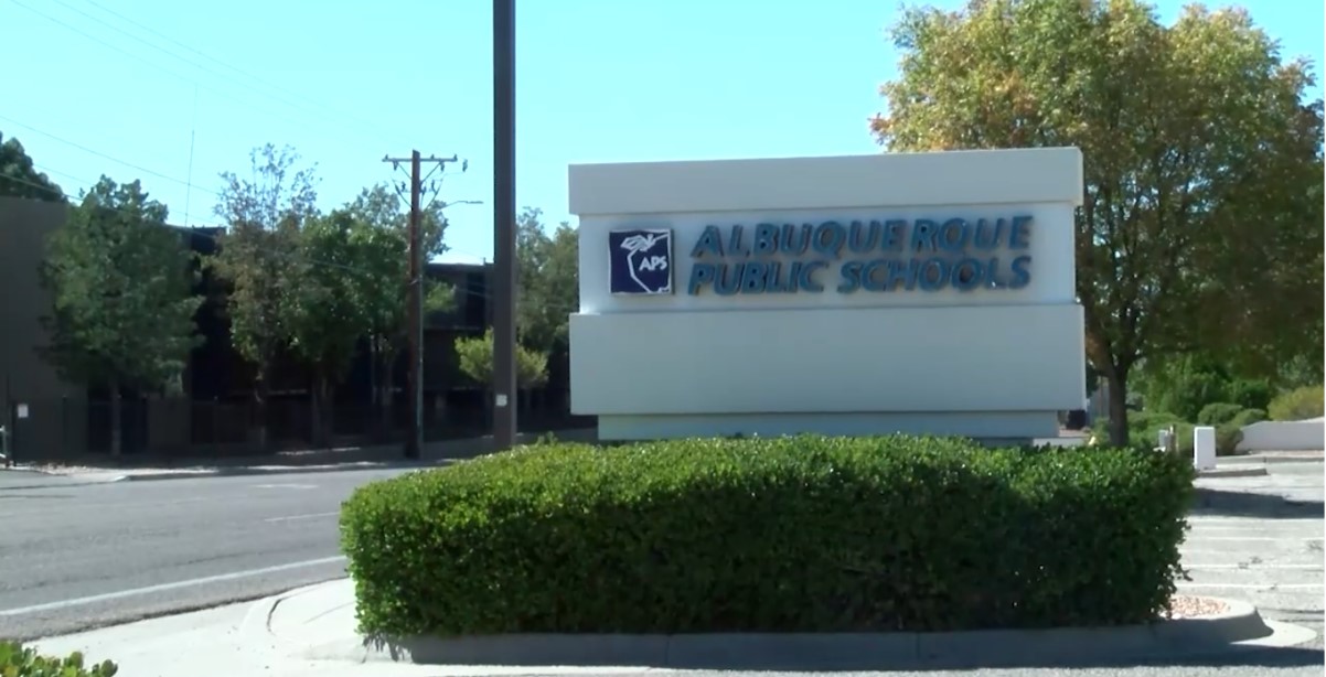 Albuquerque APS Destina Más de 4 Millones de Dólares para Detección de Armas en Escuelas