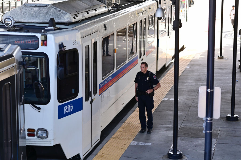 Retrasos RTD y suspensión de la W Line: Impacto de cortes de energía en Denver