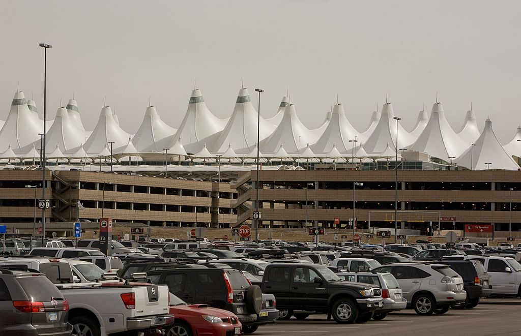 Vuelos Atrasados en el Aeropuerto Internacional de Denver por Fuertes Vientos