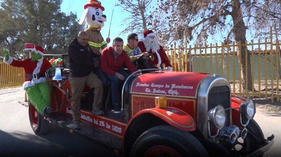 La Tradición del Santa Claus Bombero Continúa en Ciudad Juárez