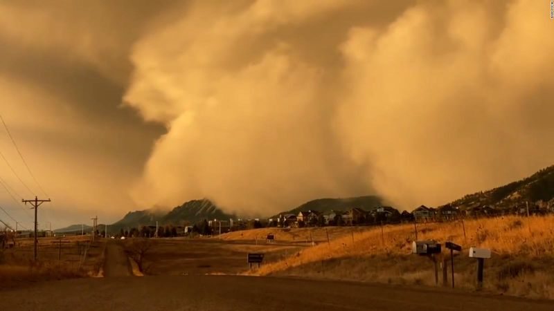 Condiciones Peligrosas en Carreteras de Kansas: Viento Fuerte y Polvo en Suspensión