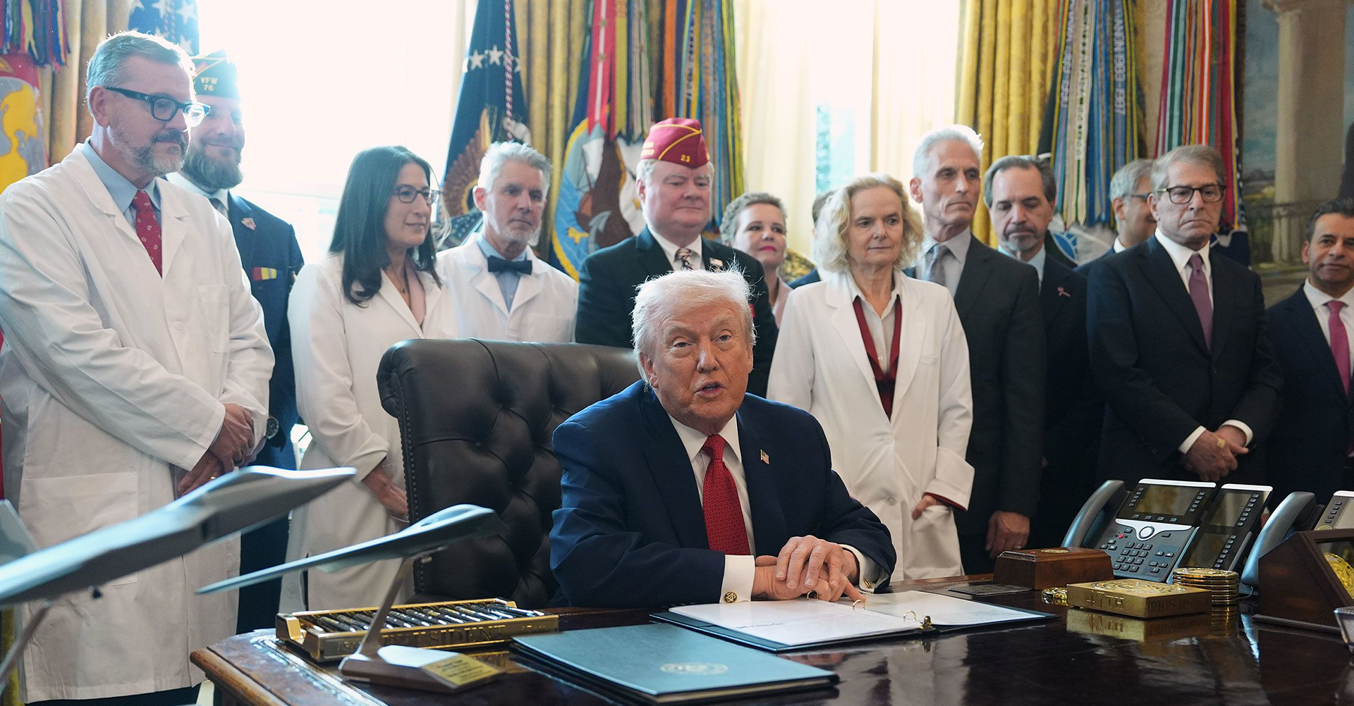Donald Trump firma orden para la reclasificación de la marihuana y fomenta su investigación médica