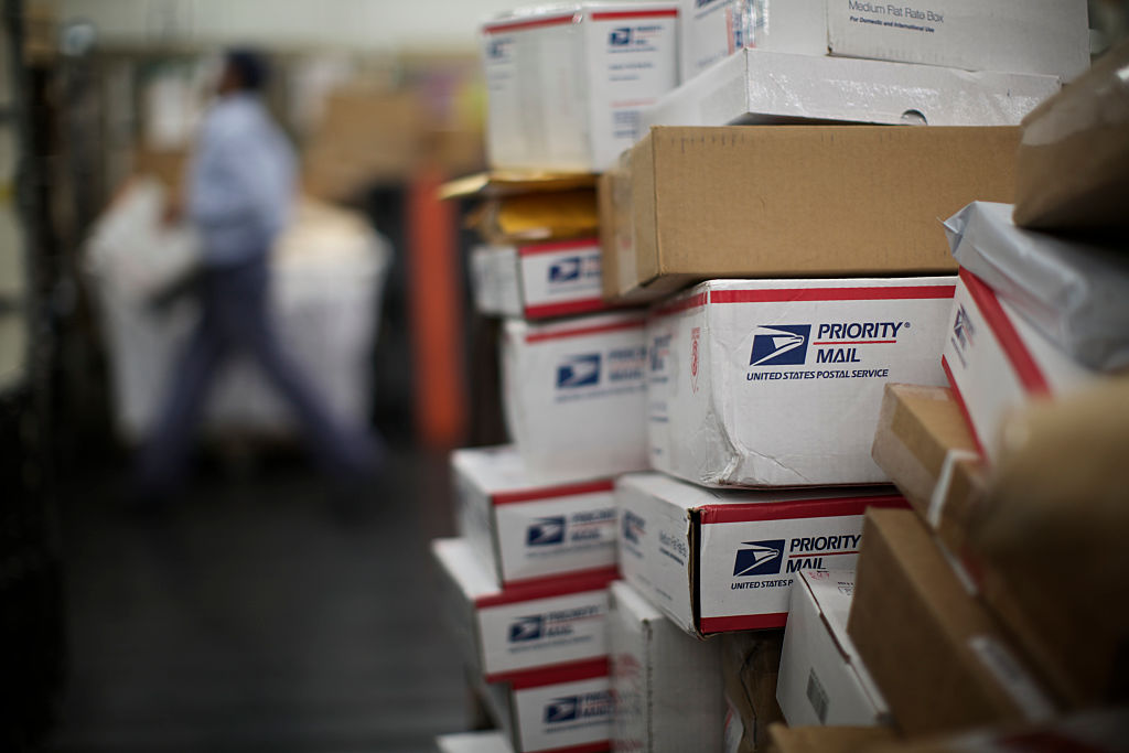 USPS Advierte Sobre Plazos de Entrega para Envíos Navideños: ¡No Te Quedes Sin Regalos a Tiempo!
