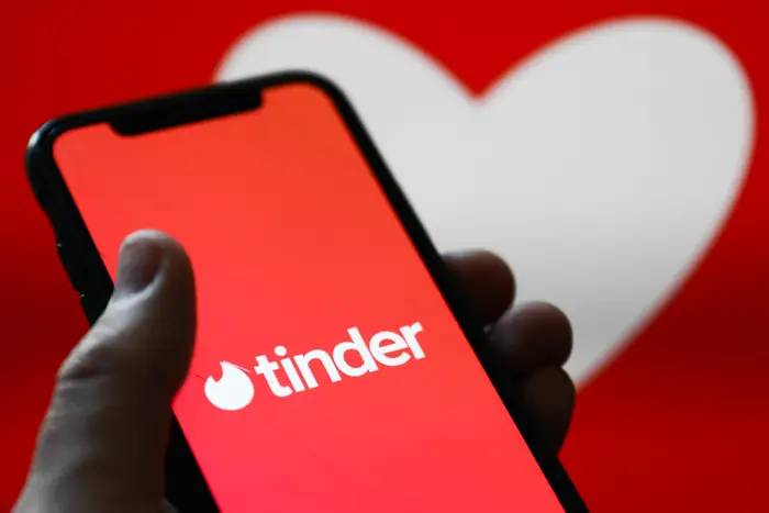 Demanda contra Hinge y Tinder por Seguridad en Aplicaciones de Citas tras Ataques de Agresor Serial