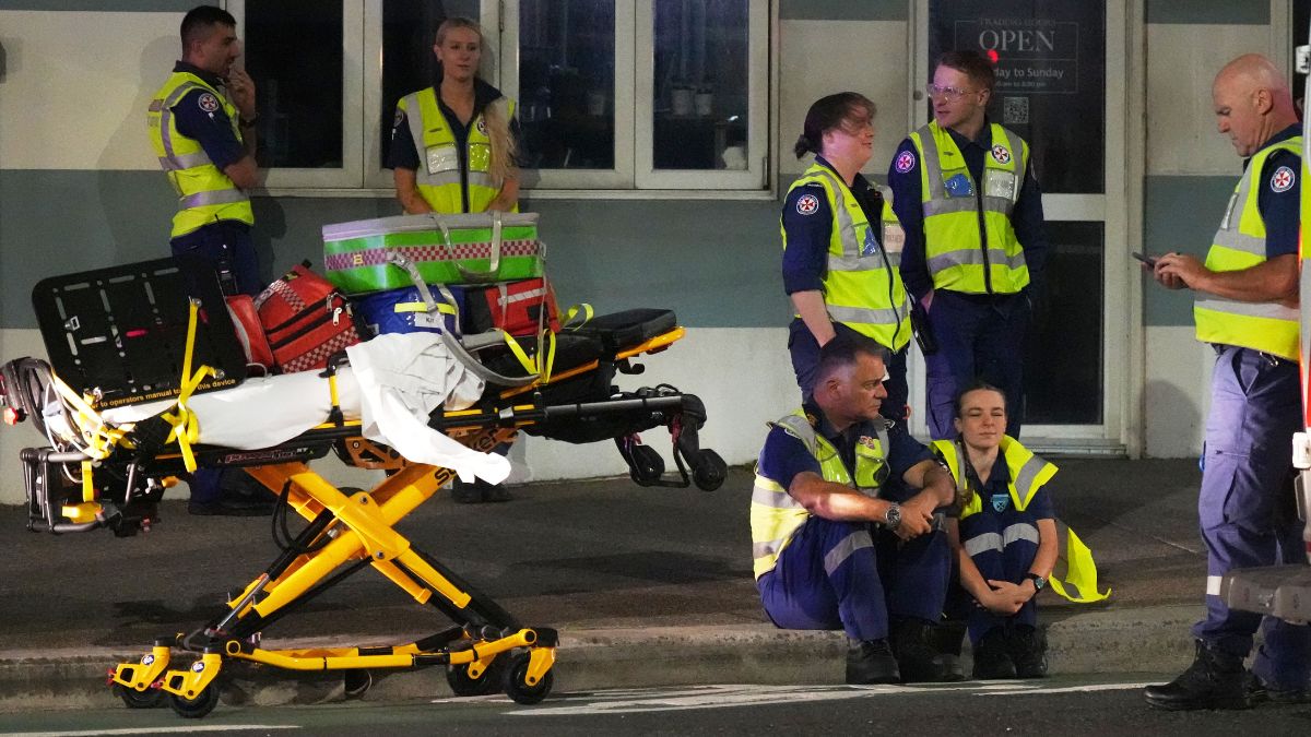 Terrorismo Antisemita en Playa de Australia: Padre e Hijo Sospechosos en Trágico Ataque con 15 Muertos