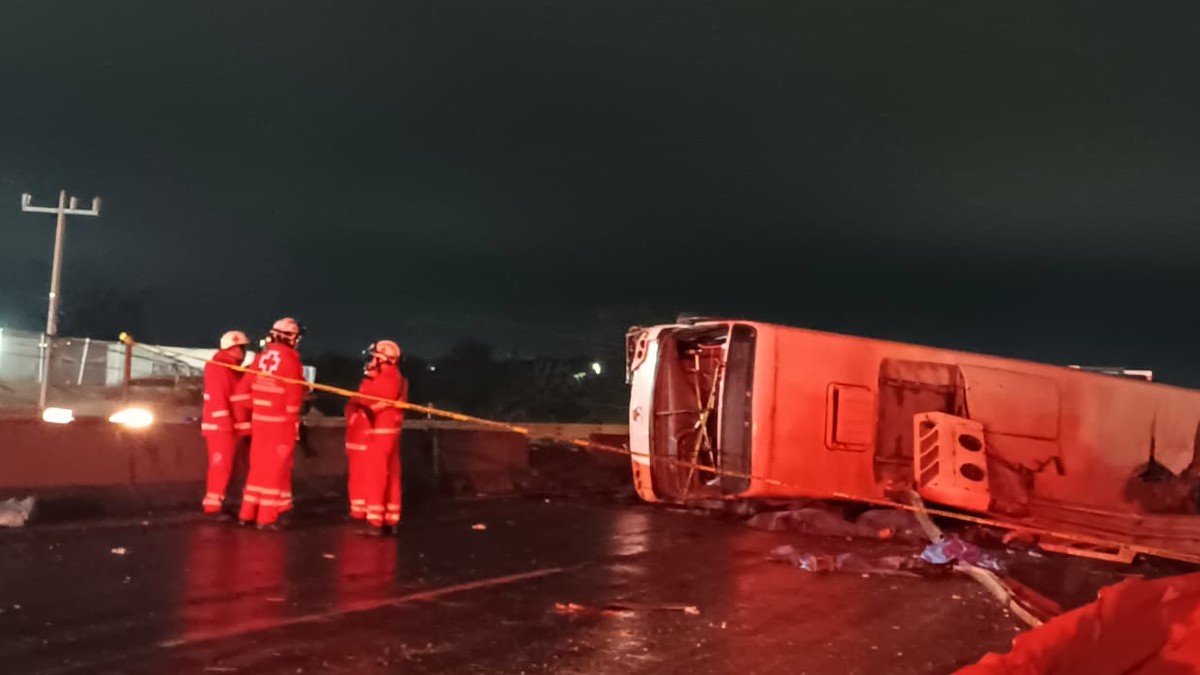 Accidente de tráfico en la carretera Miguel Alemán: Chofer alerta de fallas antes de la volcadura fatal