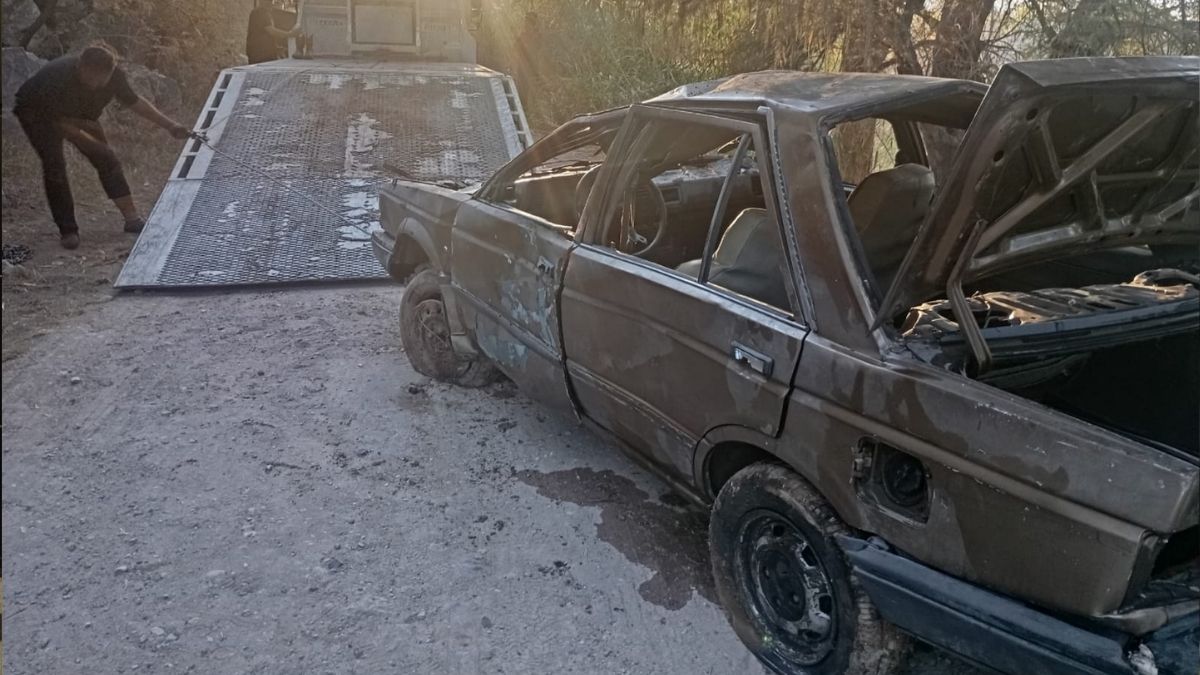 Descubren vehículo sumergido en el río Sapioriz en Lerdo